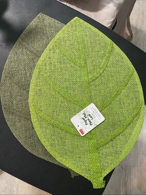 Leaf-Shaped Placemats Set in Bright Lime and Olive Qty: 19
